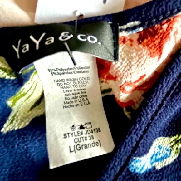 NWT Floral Cold-shoulder dress. Size L - Picture 4 of 5